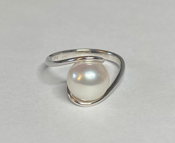 10 Karat White Gold Genuine 10mm Freshwater Pearl Swirl Ring