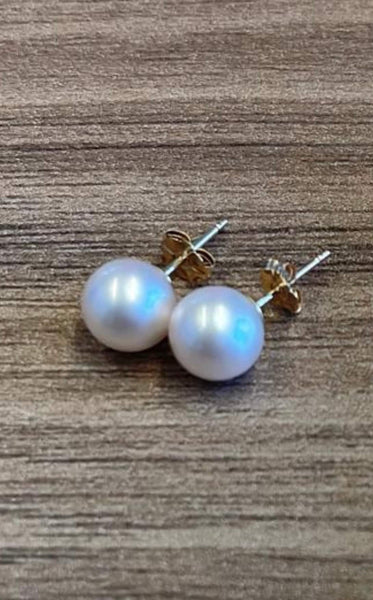 14 Karat Yellow Gold 7-7.5mm Round White Saltwater Akoya Pearl Studs