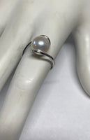 10 Karat White Gold Genuine 10mm Freshwater Pearl Swirl Ring