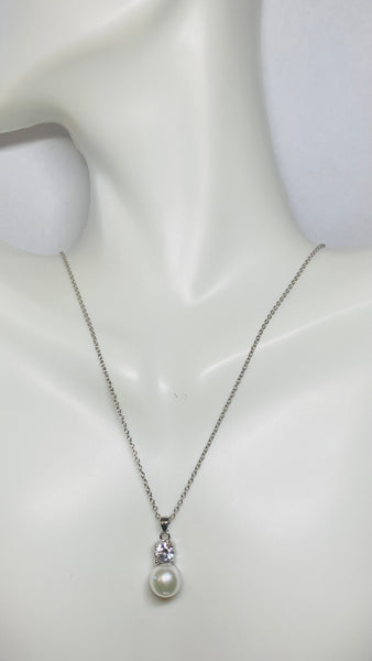 Sterling Silver 8mm Freshwater Pearl with Swarovski Cubic Zirconia Pendant w/18" Cable Chain