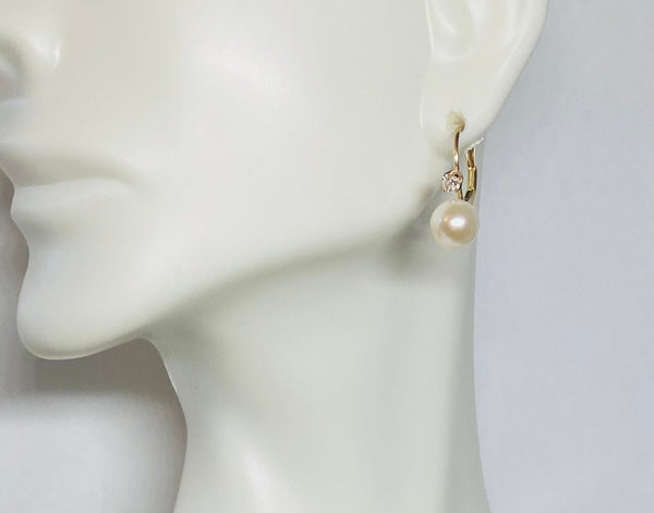 14 Karat Yellow Gold Genuine 7mm Freshwater Pearl and 0.10 carat TW Diamond Lever Back Earrings