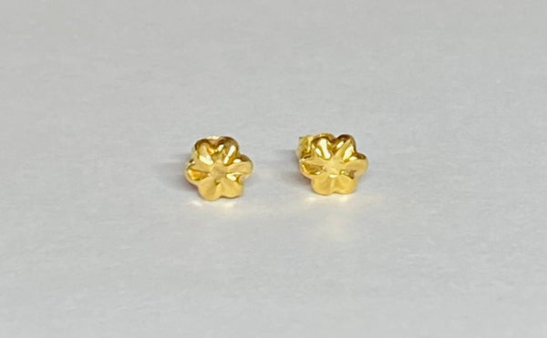 14 Karat Yellow Gold Daisy Stud Post Earrings