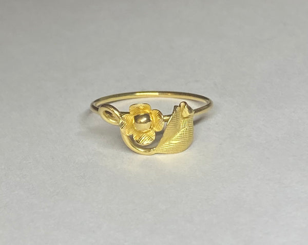 Vintage 1960's NOS 18 Karat Yellow Gold Flower and Leaf Design Ring