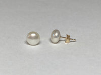 14 Karat Yellow Gold 5mm White Button Freshwater Cultured Pearl Stud Post Earrings