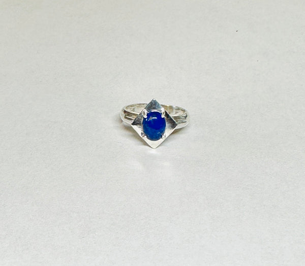 Vintage NOS 1970's Genuine 8 x 6mm Oval Lapis Lazuli Ladies Rhomboid Ring