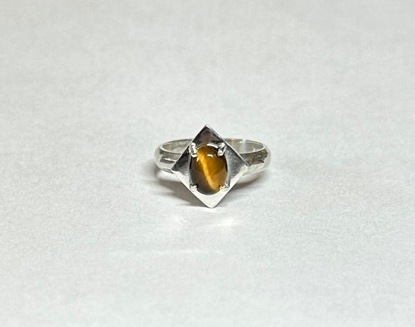 Vintage NOS 1970's Genuine 8 x 6mm Oval Tiger's Eye Rhomboid Ring