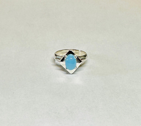 Vintage NOS 1970's Genuine 8 x 6mm Oval Blue Chalcedony Rhomboid Ring