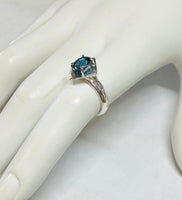 Vintage NOS 1970's 8 x 6mm Oval Genuine London Blue Topaz Ladies Rhomboid Ring