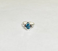 Vintage NOS 1970's 8 x 6mm Oval Genuine London Blue Topaz Ladies Rhomboid Ring