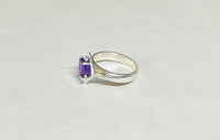 Vintage NOS 1970's 8 x 6mm Oval Genuine Amethyst Ladies Rhomboid Ring