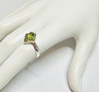 Vintage NOS 1970's 8 x 6mm Oval Genuine Peridot Ladies Rhomboid Ring