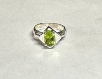 Vintage NOS 1970's 8 x 6mm Oval Genuine Peridot Ladies Rhomboid Ring