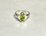 Vintage NOS 1970's 8 x 6mm Oval Genuine Peridot Ladies Rhomboid Ring