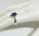 Vintage NOS 1970's 8 x 6mm Oval Genuine Amethyst Ladies Rhomboid Ring